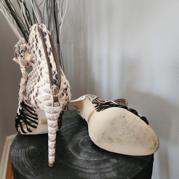 Shoes - Picture 3 of 4